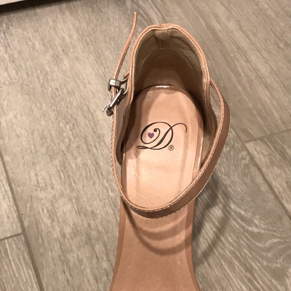 Vegan Strappy nude heels - Picture 2 of 6